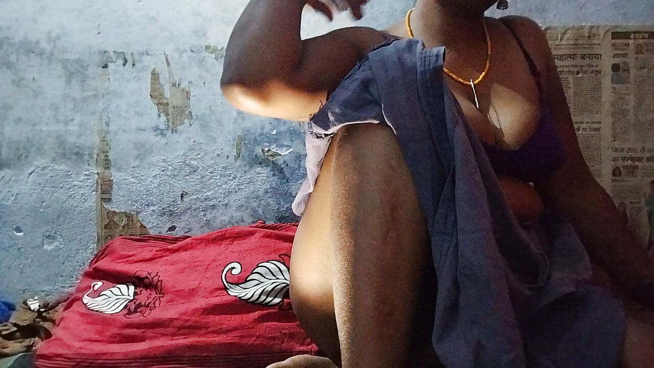 Desi nokrani ki domaltmalı ma sert chudai Hintçe ses