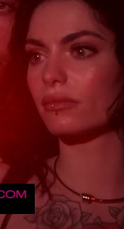 Club Doors'un Arkasında