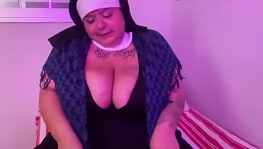 Yaramaz rahibe gizleniyor - Mary Jhuana