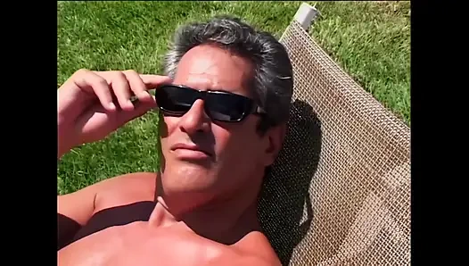 Kat: Büyük penisini küçük popomda hissetmek istiyorum