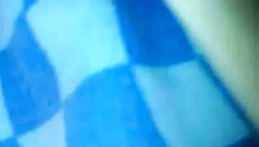 Seksi sürtük karısı oyuncakları sever ve sallanmaya başlayacaktı.