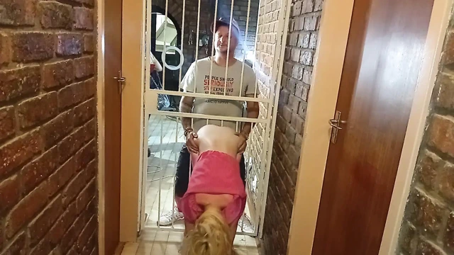 Cezalı olsam bile üvey babam erkek arkadaşımı sikmeme engel olamıyabiliyor