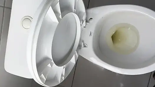 İş yerinde banyoda hızlı bir boşalma