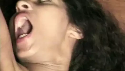 siyah amigo sürtük alır onu göt delinmiş doggystyle