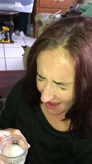 Esposa bebendo 50 carga de porra