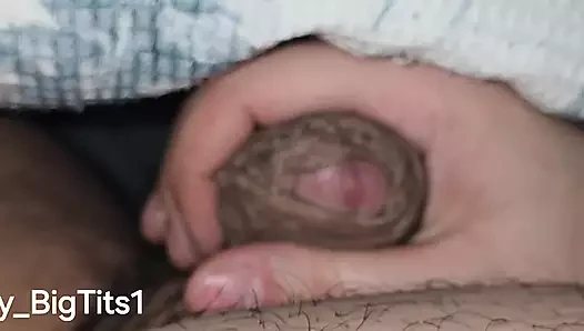 Üvey anne el sürtmesi ve üvey oğlunun yarağıyla mastürbasyon yapıyor