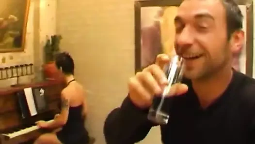 Kısa saçlı Hollandalı piyano öğretmeni fantezisi