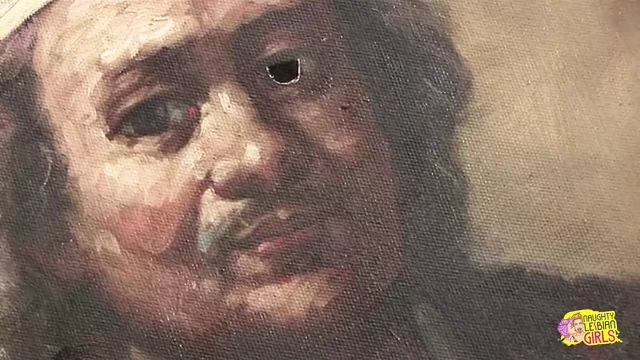Thicc sekreter patronunun kendini parmakladığını gördü ve takma yarak kullanarak orgazmına yardımcı oluyor