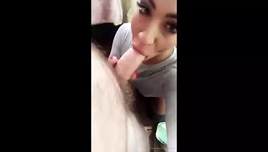 Sıcak trans kız emme horoz