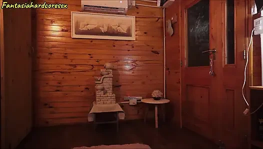 Kişisel antrenörüm ereksiyon oluyor ve yanlışlıkla penisini dışarı çıkarıyor ve ağzıma giriyor