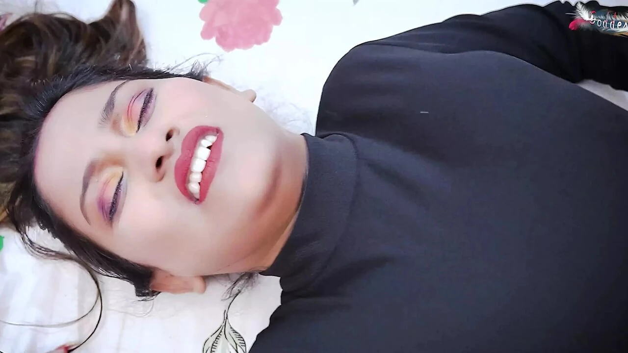 पार्टी में जाते समय सौतेली बहन को घर पर अकेला पाकर उसके साथ हार्डकोर चुदाई - पूरी फिल्म