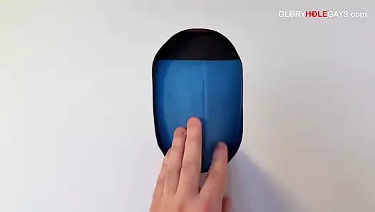 Büyük bir şişkinlik ile bakış açısı - duvar deliğinin arkasında büyük bir şey var