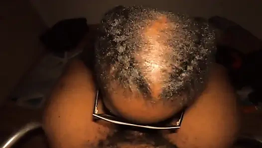 Başka bir zenci inek kaltak büyük yarağı yalıyor ıslak sakso büyük göğüsler dizlerinin üzerinde gırtlağına kadar alıyor büyük zenci yarağı oyunu - jhodez1