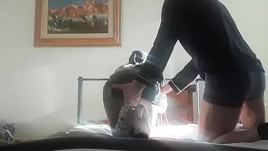 15 dakika bdsm mini etek, külotlu çorap ve yüksek topuklu ayakkabılarla sikişiyor ve emiyor, göğüslerine boşalma