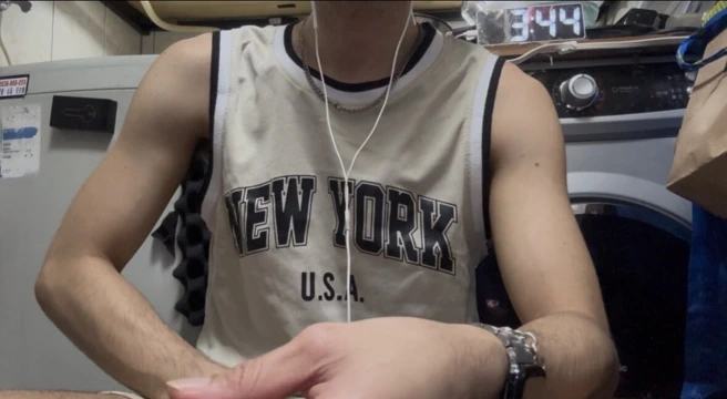 5'te 1'i yıkama alanında mastürbasyon yapıyor.