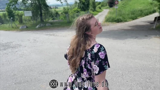 Kaltak?!? Çiftçinin birkaç çilek için sikişmesine ve anal yapmasına izin verin!