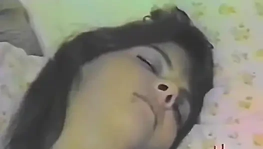 Amatör oyuncaklarıyla kendini sikiyor