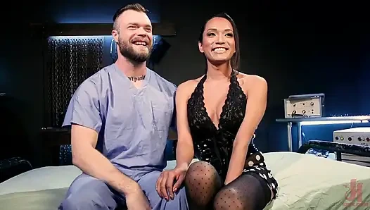 Mükemmel yaratılış: Jessica Fox çılgın bilim insanı yaratıcısına hükmediyor