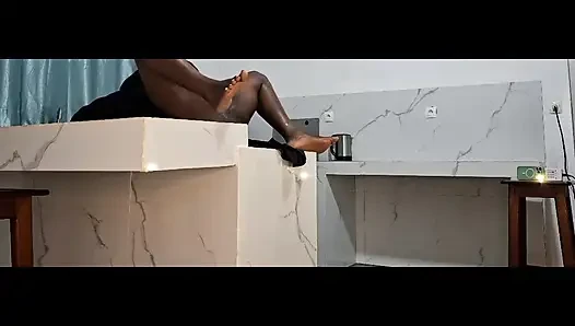 Müslüman bir kızı camiden ayrılırken acımasızca sikiyorum, onu çılgın bir sikişle karşıladım.