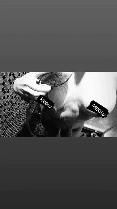 Ateşli bebek, büyük göğüsler