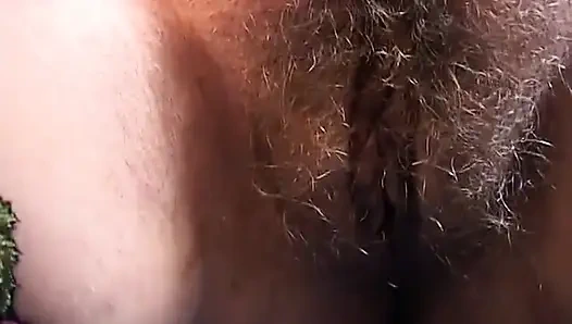 Kıllı amını parmaklıyor... ya da bunu kızın kızına yapar