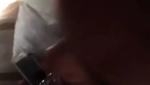 Kız arkadaşımın genç arkadaşı o yokken bana emiyor