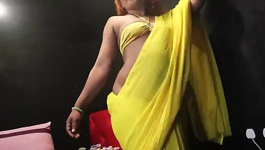 Yağlı banyolu sari seksi dans nilmini sheron