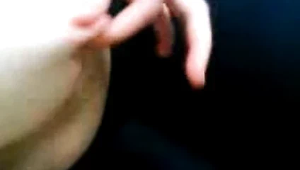 İyi çiftçim için inek meme uçlarımı uzatıyorum