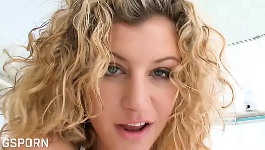 Domaltarak derin penetrasyonlu seks sarışın orta yaşlı seksi kadın