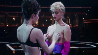 Elizabeth berkley showgirls derleme 1