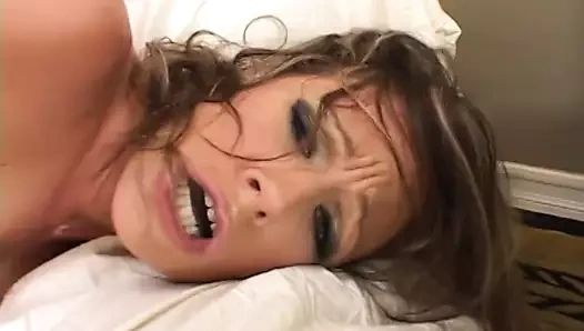 Dev bir raf ile muhteşem sarışın milf doldurur yukarı ona ıslak kedi ile bir genç çük