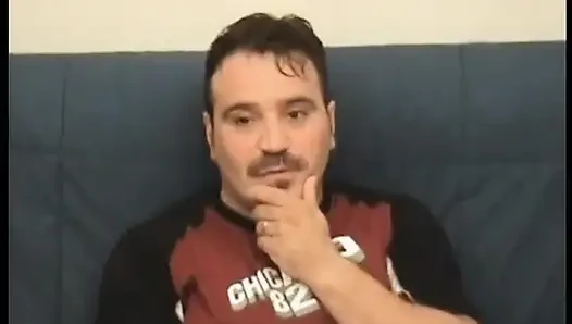 Amatör sikici maskeli şişman bir kadınla sikişiyor