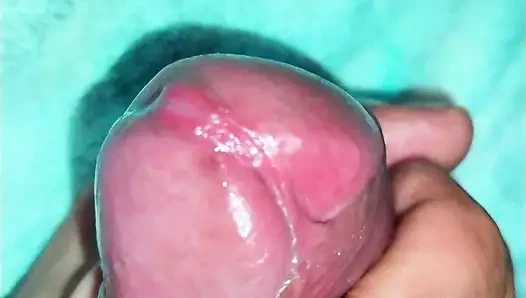 Hot handjob, close up of the cum splashed and lost in the absence of a mouth