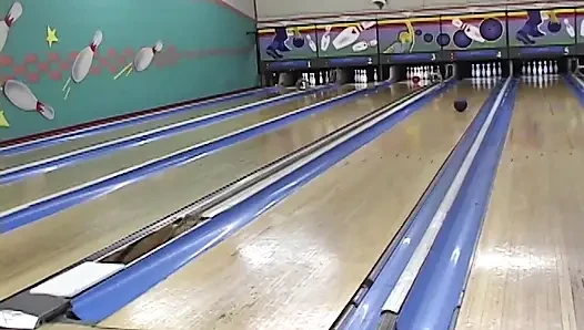 Bu çıplak bovling aklını oluğa sokacak