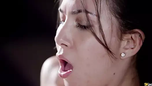 Anya krey alır sert horoz