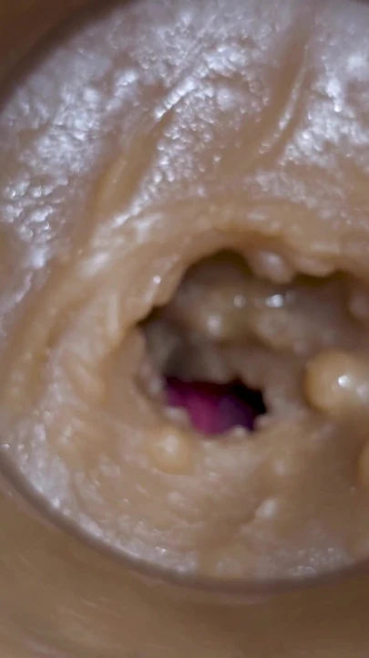 Aşırı yakın çekim!  Büyük dozda sperm amcık oyuncağı enjekte ediyor kamera 4k | Klip 1