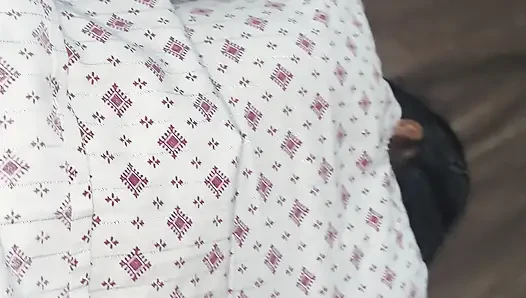 Hintli telugu desi kolaj kızı kulübede seks videolarında sikiliyor