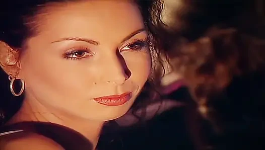 Kocam herkesin önünde götümü kırdırdı