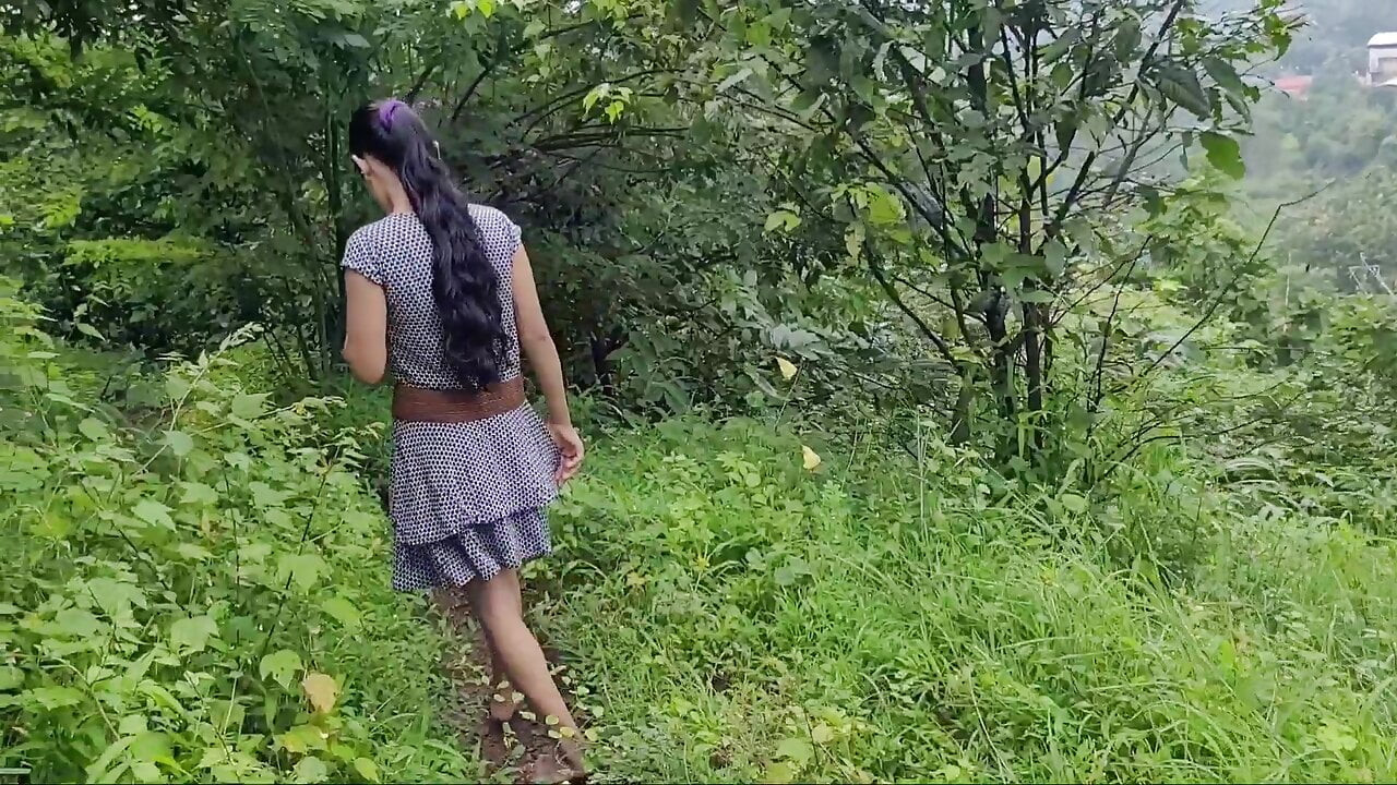 Desi bhabhi ne apane sasur ko  jungal me lekar ache se chudai ki