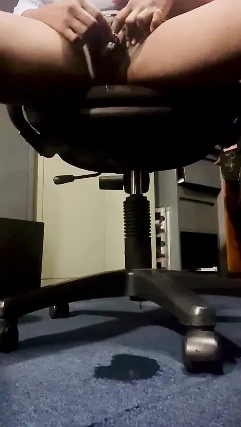 Офисная мастурбация, я пришла в офис