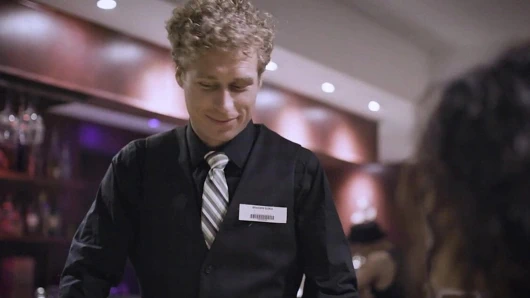 Çift creampied hile eş sikikleri garson at akşam yemeği