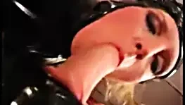 Lateks ve yüksek topuklu platform çizmeler