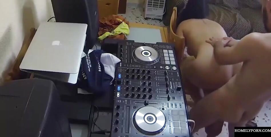 Dj jokey müziğini sikmek daha eğlenceli