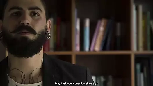 Ateşli dövmeli genç kız üçlü sekste sikiliyor