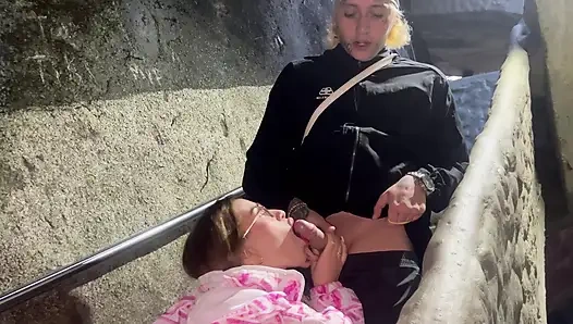 Büyük yaraklı adam klonu ve kız arkadaşıyla dörtlü seks yapıyor