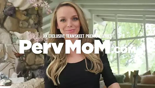 Sarışın genç cameron dee boşalana kadar üvey kardeşinin yarağını emiyor