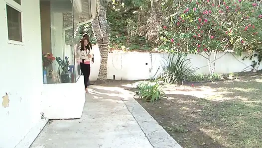 Azgın Asyalı esmer amına büyük bir siyah yarak alıyor