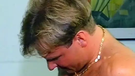 Seksi iç çamaşırlı güzel Alman bebek sert sikiliyor