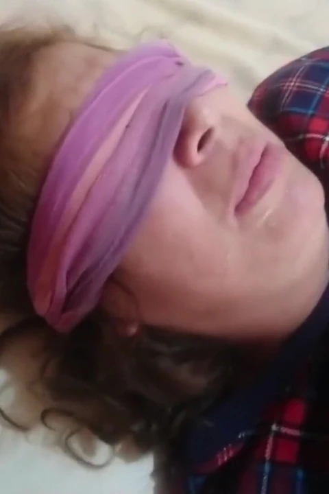 Üvey oğul yarağını üvey annesinin ağzına sokuyor
