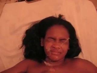 A esta negra no le gustan las corridas en la cara